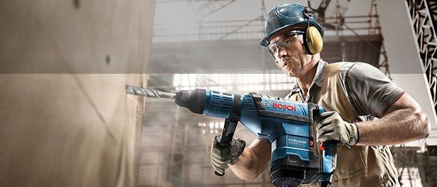 Cтроитель с перфоратором